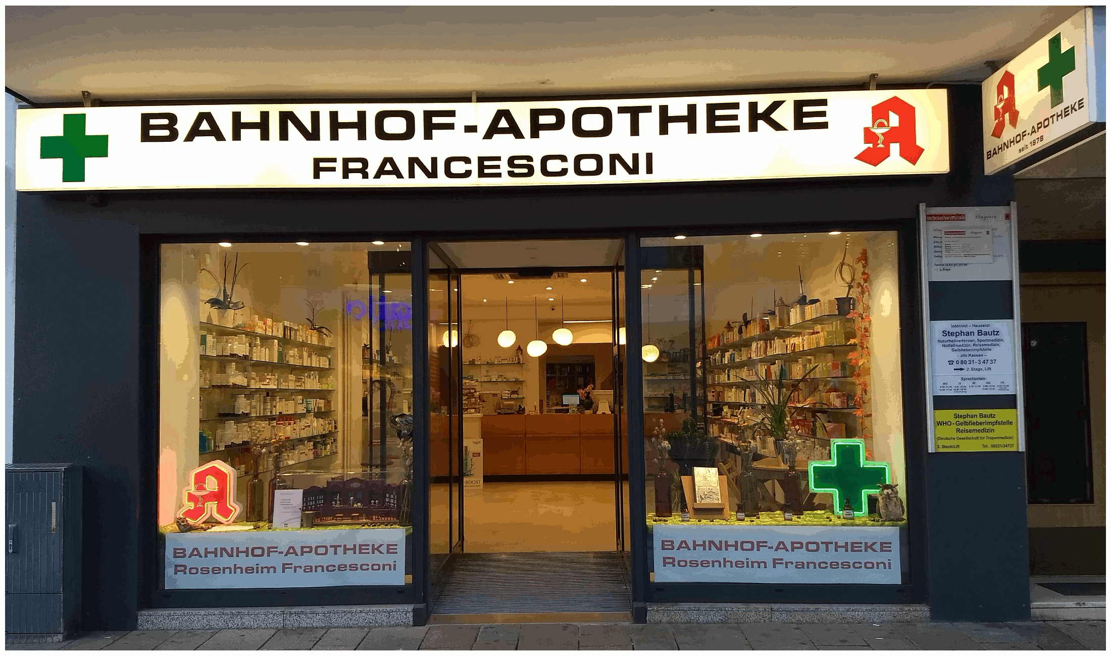 Schaufenster Bahnhof Apotheke Rosenheim